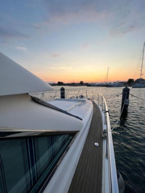 Navi Yacht à Sète, 2 à 8 couchages, privatif